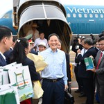 Vietnam Airlines đưa những hành khách đầu tiên trở lại Cảng HKQT Liên Khương