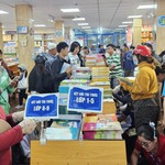 TP. Hồ Chí Minh: Sách giáo khoa “cháy hàng” cục bộ trước ngày khai giảng