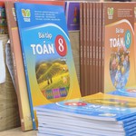 Phụ huynh "chật vật" tìm mua sách giáo khoa trước năm học mới