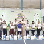 Giải Pickleball “Cùng con đi tiếp cuộc đời” trao 500 triệu đồng học bổng