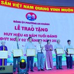 Phường An Khánh trao tặng Huy hiệu Đảng đợt 2/9