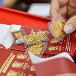 Giá vàng hôm nay (29/8): Vàng thế giới lao dốc