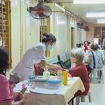 Đưa dịch vụ y tế đến tận nơi cho người cao tuổi