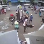 TP. Hồ Chí Minh: Điều tra vụ người phụ nữ bị hành hung tại chợ Hòa Long