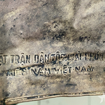 Phát hiện chiếc ví có in lá cờ Mặt trận Dân tộc giải phóng miền Nam Việt Nam tại Công viên Lê Thị Riêng