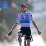 Demi Vollering thắng chặng 8, giành lại Áo Vàng Tour de France Femmes