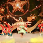 Helen Vũ hát ca khúc chủ đề “Đèn sao đất Việt” trong “Vườn Âm Nhạc – Ánh sao lấp lánh đêm rằm”