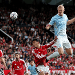 Man City thắng derby Manchester giữa tranh cãi VAR