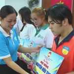 Phường Tân Sơn Hòa trao học bổng cho học sinh, sinh viên vượt khó