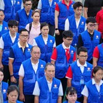 Thiêng liêng lễ chào cờ trên vùng biển Côn Đảo