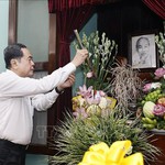 Chủ tịch Quốc hội Trần Thanh Mẫn dâng hương tưởng nhớ Chủ tịch Hồ Chí Minh