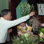 Tổng Bí thư, Chủ tịch nước Tô Lâm dâng hương tưởng nhớ Chủ tịch Hồ Chí Minh