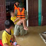Hàng chục ngàn lượt chiến sĩ hỗ trợ người dân Thanh Hóa khắc phục hậu quả mưa lũ