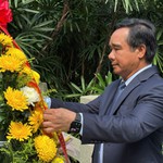 Đoàn đại biểu TP. Hồ Chí Minh viếng mộ liệt sĩ Phạm Hồng Thái tại Quảng Châu, Trung Quốc