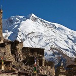 Lở tuyết chôn vùi trại leo núi ở Nepal