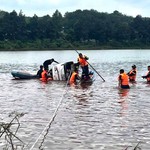 Tìm thấy ô-tô của người phụ nữ tử vong do bị nước cuốn ở hồ Xa Cát