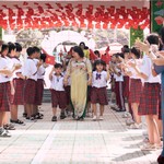 Bồi hồi chuẩn bị buổi khai giảng đầu tiên trong ngôi trường mới của phường Bình Hưng Hoà, TP. Hồ Chí Minh