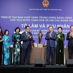 Tổng Bí thư, Chủ tịch nước Tô Lâm gặp gỡ cán bộ, nhân viên Đại sứ quán và cộng đồng người Việt Nam tại Liên bang Nga