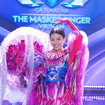 "The Masked Singer Vietnam - Ca sĩ mặt nạ": Sứa Thủy Tinh lộ diện, Ban giám khảo "ngã ngửa" vì không phải Hương Tràm