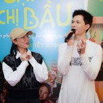 Diệu Nhi, Anh Tú cùng đoàn phim "Gặp lại chị bầu" gặp sự cố tại sân bay