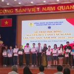 Hơn 341 triệu đồng trao tặng học bổng Nguyễn Đức Cảnh