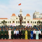 Lễ dâng hoa, báo công dâng bác tại công viên Tượng đài Bác Hồ