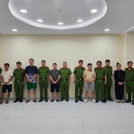 Khởi tố 5 đối tượng sản xuất, buôn bán nhớt giả