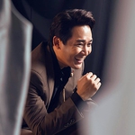 Hứa Vĩ Văn sinh ra ở vạch đích, vùng vẫy giữa dòng đời