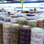 Hàng Tết độc lạ, hàng nội được người dân ưu ái