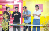 Mâu Thủy giúp cô bé mồ côi trả nợ | Mái ấm gia đình Việt