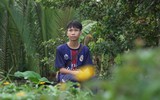 Cậu bé bán vé số chăm mẹ bệnh | Mái ấm gia đình Việt
