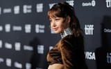 Lisa chia sẻ cuộc sống sau BlackPink qua phim tài liệu “Always Lalisa”