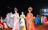 Độc đáo đêm trình diễn áo dài trên cây cầu lâu đời nhất bắc qua sông Hàn