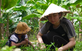 Mái ấm gia đình Việt: Đại Nghĩa nghẹn lòng trước cô bé không còn nhớ mặt mẹ