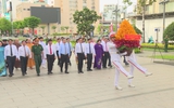 Đoàn đại biểu TP. Hồ Chí Minh dâng hoa tưởng nhớ Chủ tịch Hồ Chí Minh nhân 136 năm Ngày sinh của Người