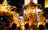 Hàng ngàn người dân đổ về xem lễ rước Phật mừng Đại lễ Phật đản tại TP. Hồ Chí Minh