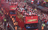 Arsenal tưng bừng diễu hành xe buýt mừng chức vô địch Ngoại hạng Anh