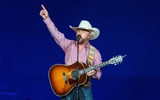Cody Johnson mở chương mới trong sự nghiệp với album "Banks of the Trinity"
