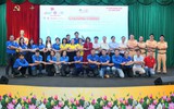 Sôi nổi Chiến dịch tình nguyện hè 2026: Hàng trăm phần quà ý nghĩa trao tay người dân