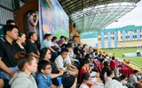 Người khiếm thị lần đầu trải nghiệm xem bóng đá trực tiếp bằng bình luận mô tả
