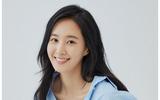 Yuri - Girls' Generation rời SM Entertainment sau 19 năm