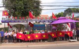 "Đường cờ Tổ quốc": Sắc đỏ trên những tuyến đường xã Hóc Môn