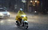 Cảnh báo dông, lốc, sét ở Hà Nội, nguy cơ lũ quét, sạt lở tại Nghệ An, Hà Tĩnh