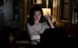 Anne Hathaway bước vào thế giới "giật gân tâm lý" của Verity