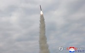 Triều Tiên thử tên lửa hành trình trước khi ông Trump đến Hàn Quốc