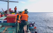 Kịp thời cứu 8 thuyền viên bị nạn trên vùng biển Côn Đảo