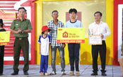 Mái ấm gia đình Việt: Hơn 300 triệu trao cho các em nhỏ khó khăn