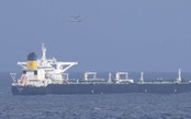 Tuần duyên Mỹ "truy đuổi" tàu dầu thứ ba ngoài khơi Venezuela