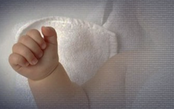 Bé gái 3 tháng tuổi bị người thân xâm hại, phải cấp cứu trong đêm