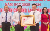 Đồng chí Đặng Minh Thông dự lễ khai giảng và đón nhận Huân chương Lao động Hạng Nhì tại Trường THPT Trung Phú